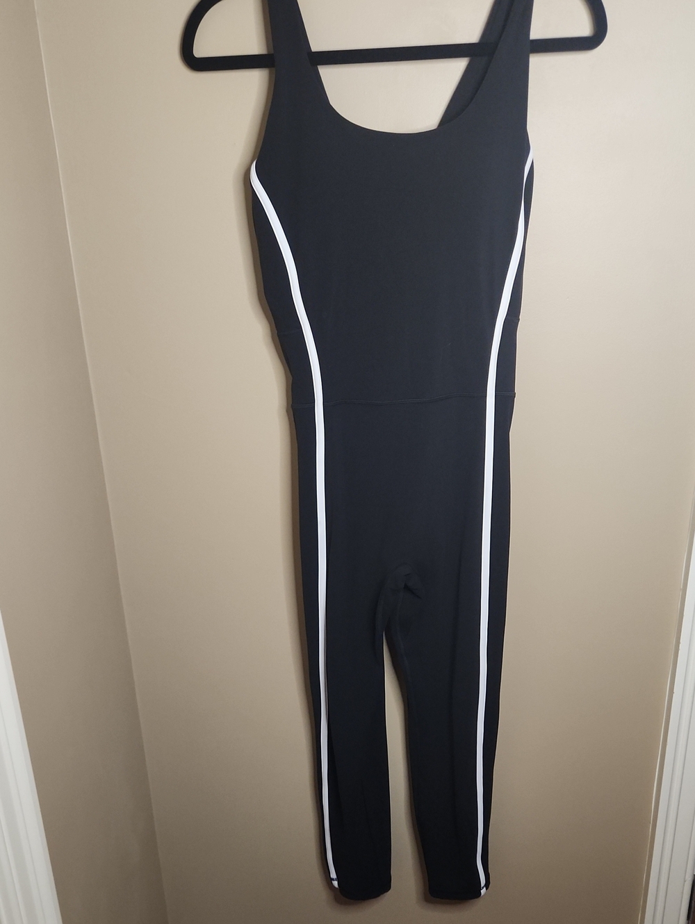 Athleta Salutation Bodysuit in Black With White Accents. Size M. #891764